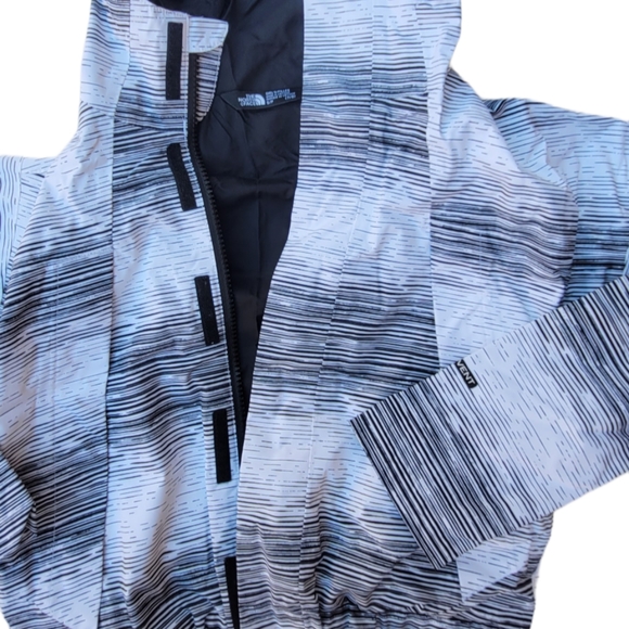 The North Face Hyvent Waterproof Lightweight hooded Jacket - Picture 3 of 5